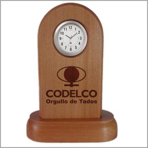 Reloj de Escritorio en Madera
